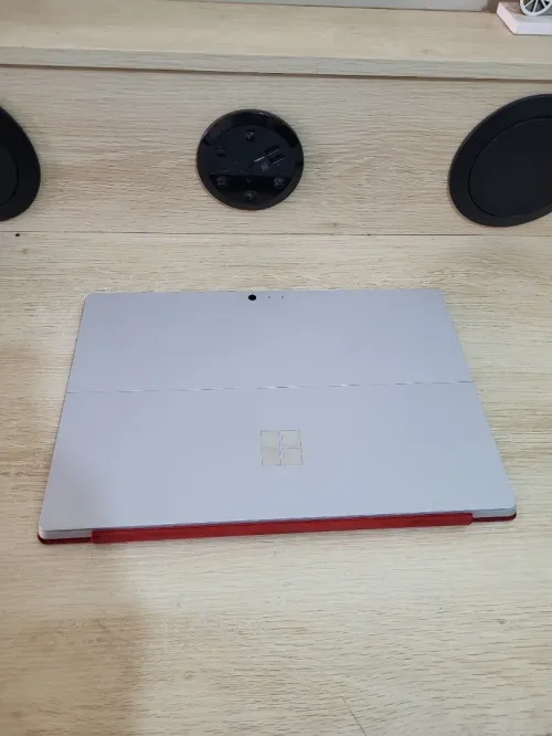 Microsoft Surface Pro 4 | INTEL CORE i7 6650U | 8GB RAM | 256 SSD | INTEL IRIS GRAPHICS
