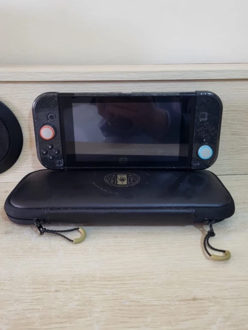 Nintendo Switch + 1 JEUX + PROTECTION TRANSPARENTE + POCHETTE