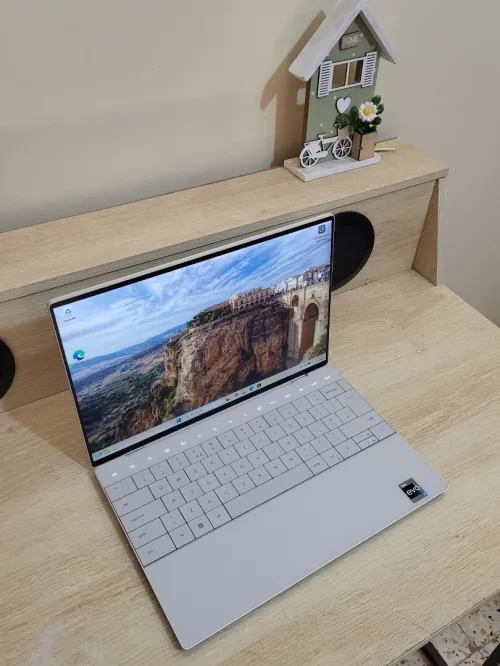 DELL XPS 9320 | EVO CORE i7-1260P | 16GB RAM | 512GB SSD | INTEL IRIS XE GRAPHICS