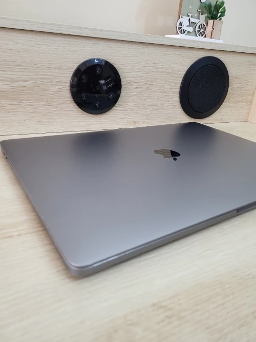 MacBook Pro 16" 2019 | CORE i7 | 16GB RAM | AMD RADEON PRO 555X 4GB | 256GB SSD | GAMME Workstation