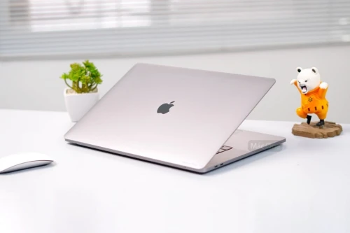 MacBook Pro 16" 2019 | CORE i7 | 16GB RAM | AMD RADEON PRO 5300M 4GB | 512GB SSD |GAMME Workstation
