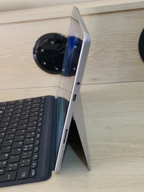 Microsoft Surface GO 2 TACTILE | CORE M3-8100Y 1.61GHz | 8GB RAM | 128GB SSD | | Poids : 544g