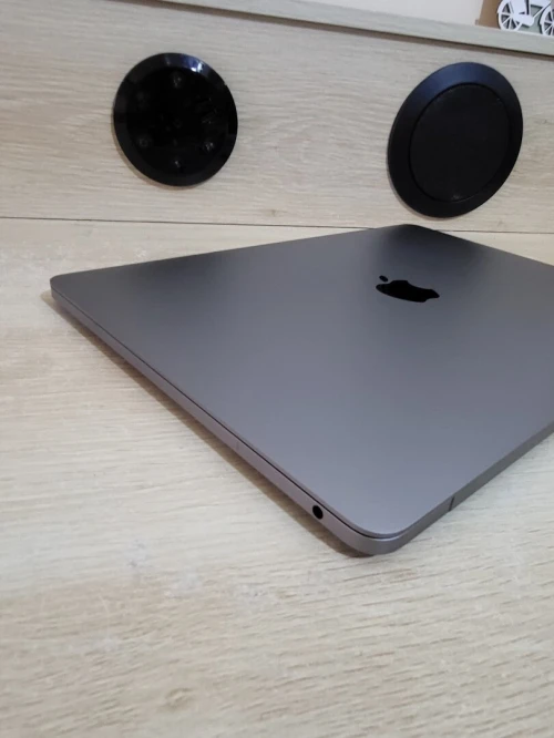 MacBook Pro Touch Bar Mid 2019 13-inch | INTEL CORE I5 QUATRE COEURS | 8GB RAM | 256GB SSD