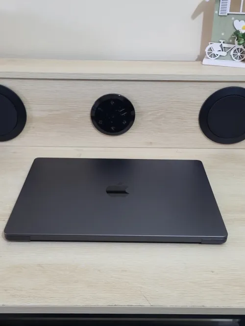 MacBook Pro M4 MAX 14'' 2024 | Puce M4 Max CPU 16 COEURS | GPU 40 COEURS | 64GB RAM | 1TB SSD | CYCLES 177