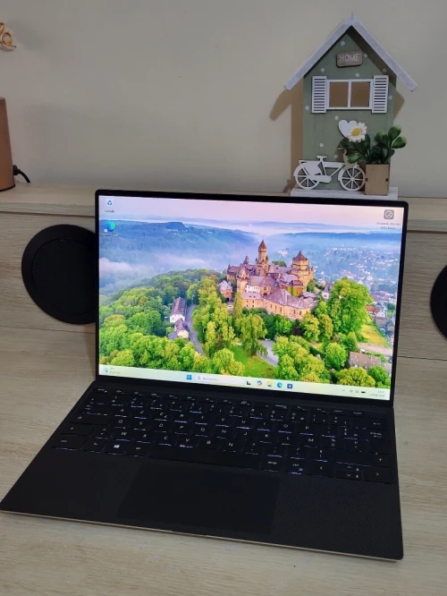 DELL XPS 9300 | CORE i7-1065G7 | 16GB RAM | 512GB NVMe SSD | INTEL IRIS XE GRAPHICS