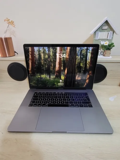 MacBook Pro 16" 2019 | CORE i7 | 16GB RAM | AMD RADEON PRO 555X 4GB | 256GB SSD | GAMME Workstation