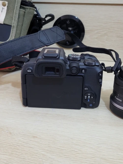 CANON EOS R10 hybride enregistrement en 4K UHD + objectif RF-S 18-45mm F4.5-6.3 IS STM NEUF