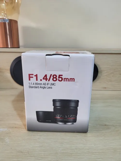 Samyang AE 85mm f/1.4 AS IF UMC plein format -APS-C Objectif portrait pour Nikon F D780 D3500 D850..