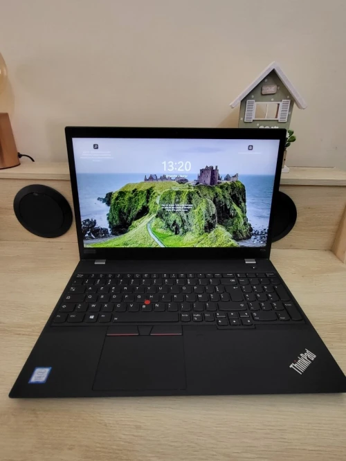 THINKPAD P53s 15.6 FHD | CORE i7 8565U | NVIDIA QUADRO P520 2GB | 8GB RAM | 256 NVME SSD