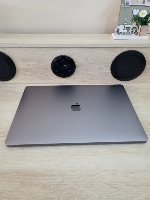 MacBook Pro 15.6" | CORE i7 | 16GB RAM | AMD RADEON PRO 560 4GB | 512GB SSD | GAMME Workstation 