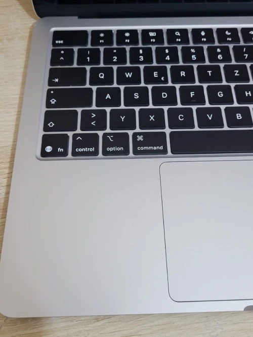 MacBook Air M4 2024 Argent | PUCE M4 8 CORE | GPU 8 CORE | 16GB RAM | 256GB SSD | CYCLES 57 | CAPACITÉ  BATTERIE 100%