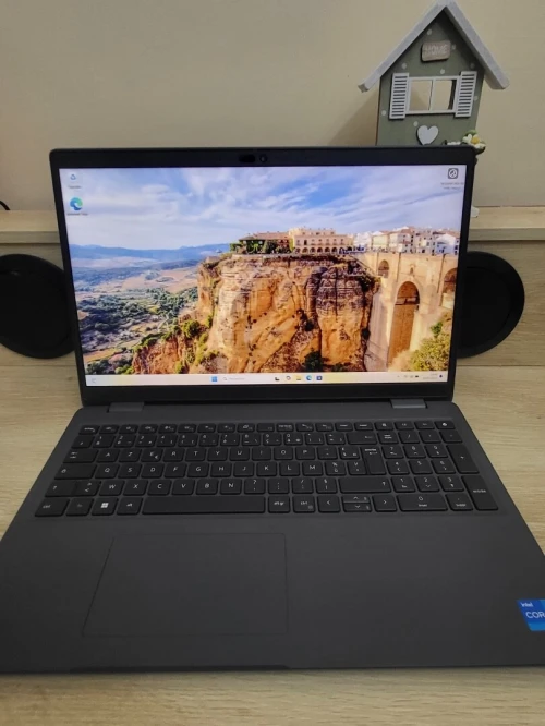 DELL LATITUDE 3540 2024 15.6 FHD | INTEL 13EME GENERATION CORE I5 1335U | 8GB RAM | 256GB NVMe SSD