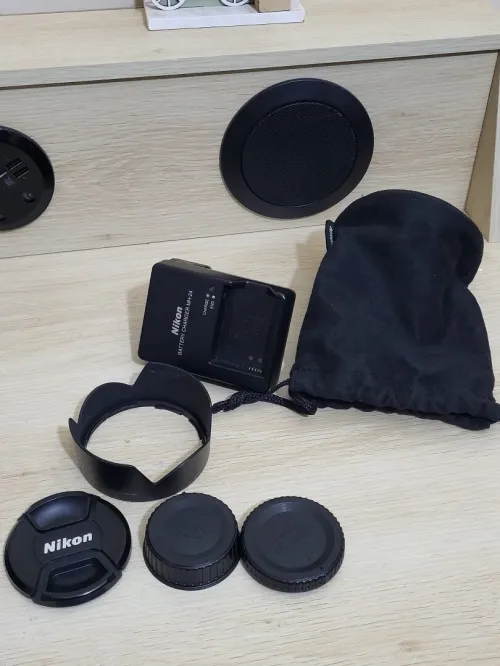 Nikon D5200 Appareil photo numérique Réflex 24,2 Mpix + Objectif AF-S DX 18-105mm f/ ED VR