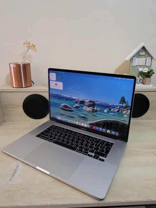 MacBook Pro 16" 2019 | CORE i7 | 16GB RAM | AMD RADEON PRO 5300M 4GB | 512GB SSD |GAMME Workstation