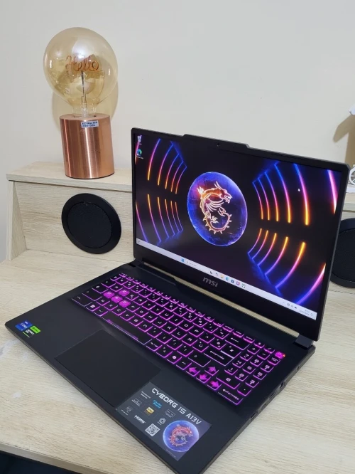 GAMING MSI Cyborg 144 Hz | CORE i7-13620H | NVIDIA RTX 4060 8GB | 512GB SSD | 16GB RAM |