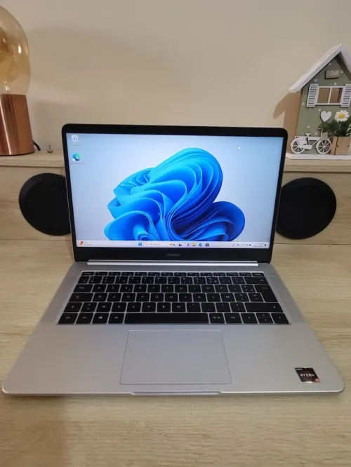 Huawei MateBook 14 POUCES FHD | Ryzen 5 2500U | 8GB RAM | 500GB SSD | Radeon VEGA 8 Mobile Graphics
