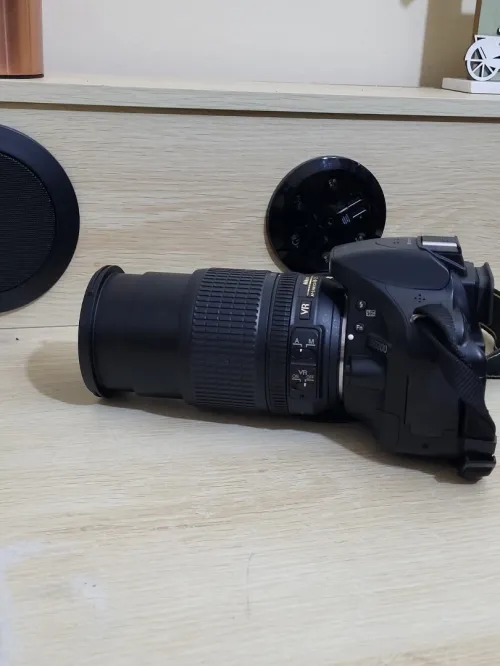 Nikon D5200 Appareil photo numérique Réflex 24,2 Mpix + Objectif AF-S DX 18-105mm f/ ED VR