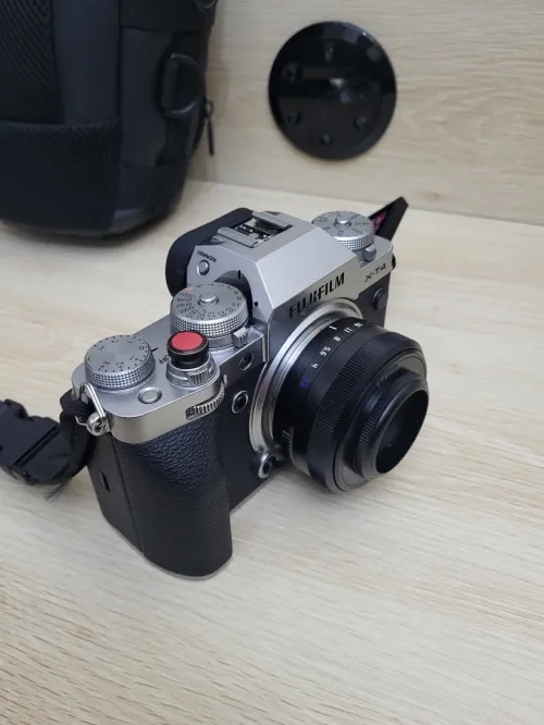 Fujifilm X-T4 sans miroir | 26Mpx | APS-C | 4K/UHD 60 pi/s | + OBLECTIF  TTARTISAN 27mm f/2.8 X AF