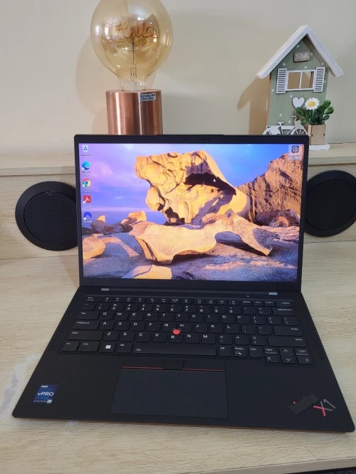 Thinkpad X1 CARBON GEN 11 | EVO vPRO CORE i7 1365U | 32GB RAM | 512GB NVMe SSD | IRIS XE
