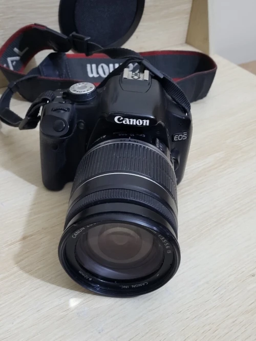 Canon EOS 500D Appareil photo numérique Reflex 15.1 Mpix + Objectif Canon EF-S 18-200 mm f/3,5-5,6 IS APS-C