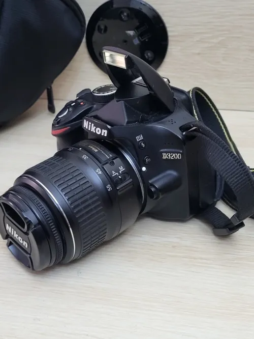Nikon D3200 Appareil photo reflex 24Mpx + OBJECTIF Nikon AF-S DX Nikkor 18-55mm f/ ED II
