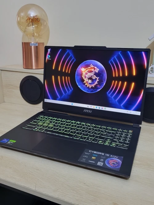 GAMING MSI Cyborg 144 Hz | CORE i7-13620H | NVIDIA RTX 4060 8GB | 512GB SSD | 16GB RAM |