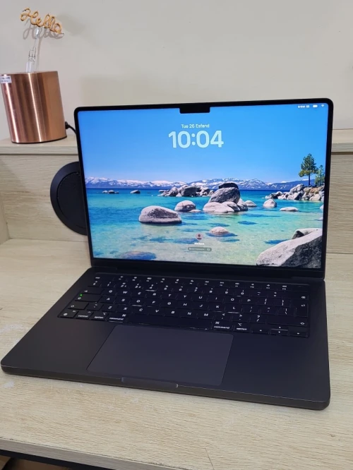 MacBook Pro M4 MAX 14'' 2024 | Puce M4 Max CPU 16 COEURS | GPU 40 COEURS | 64GB RAM | 1TB SSD | CYCLES 177