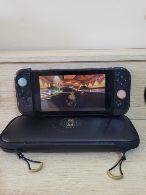 Nintendo Switch + 1 JEUX + PROTECTION TRANSPARENTE + POCHETTE
