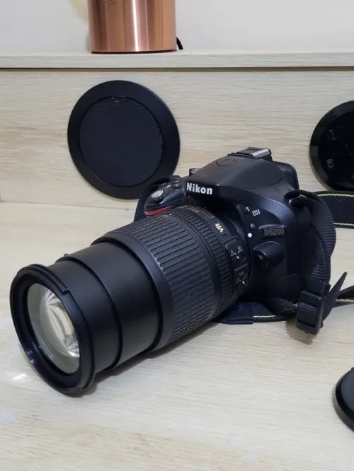 Nikon D5200 Appareil photo numérique Réflex 24,2 Mpix + Objectif AF-S DX 18-105mm f/ ED VR