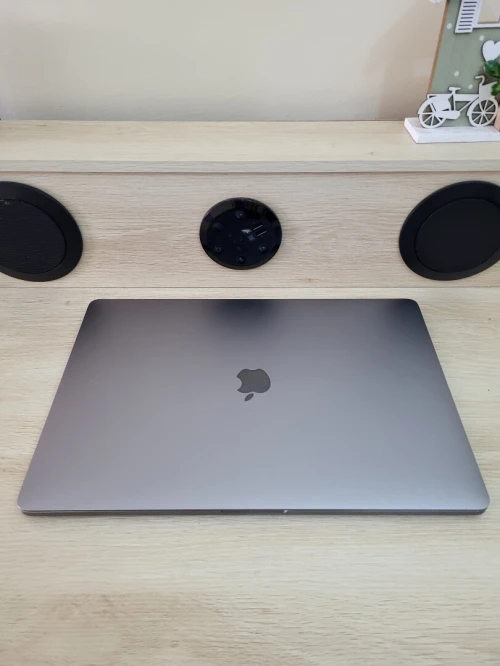 MacBook Pro 15.6" | CORE i7 | 16GB RAM | AMD RADEON PRO 560 4GB | 512GB SSD | GAMME Workstation 