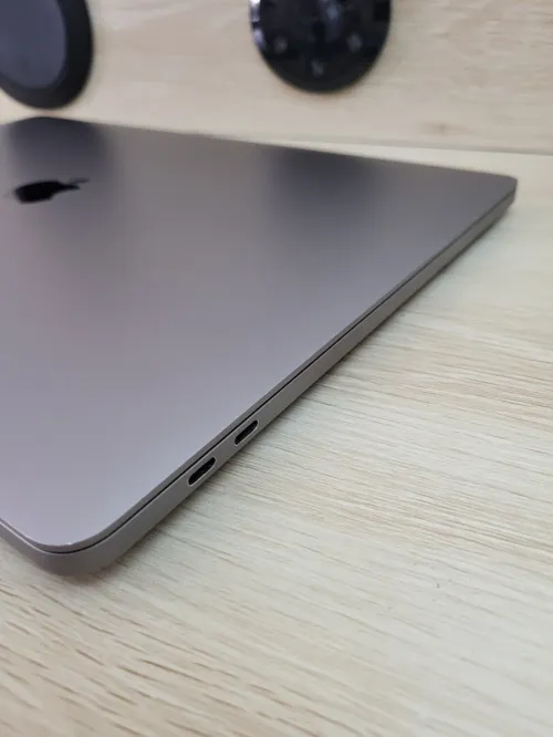 MacBook Pro 16" 2019 | CORE i7 | 16GB RAM | AMD RADEON PRO 555X 4GB | 256GB SSD | GAMME Workstation