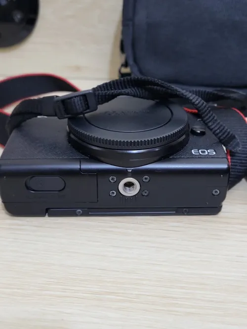 Canon EOS M 200 hybride Vidéo 4K/UHD 30p capteur APS-C de 24Mpx + EF-M 15-45mm f/3,5-6,3 IS STM