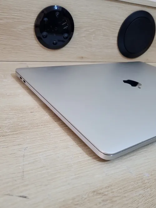 MacBook Pro 15" 2019 | CORE i7 | 16GB RAM | AMD RADEON PRO 555X 4GB | 256GB SSD | GAMME | Workstation