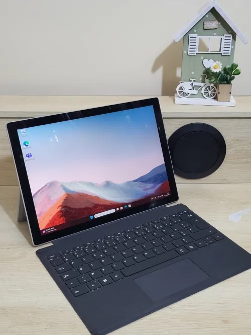 Surface Pro 7 + | i7 1165G7 | 32GB RAM | 1TB SSD | INTEL IRIS GRAPHICS