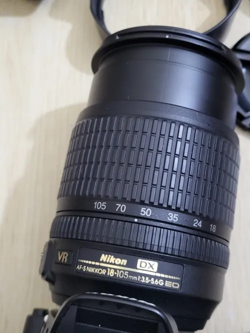 Nikon D5200 Appareil photo numérique Réflex 24,2 Mpix + Objectif AF-S DX 18-105mm f/ ED VR