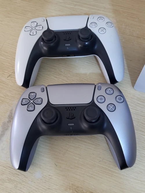 Sony Console PlayStation 5 Slim - UHD 8K - 1TB + 2 MANETTES - Édition Digital (VERSION SANS DISC DVD) (Modèle Slim) CFI-2016