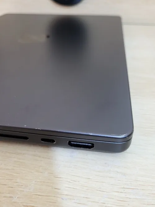 MacBook Pro M4 2024 Noir sidéral | PUCE M4 10 CORE | GPU 10 CORE | 16GB RAM | 512GB SSD | CYCLES 141 | CAPACITÉ BATTERIE 98%