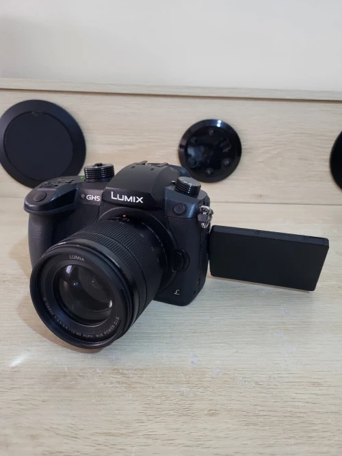 Panasonic Lumix DC-GH5 Appareil photo hybride de 20.3 MP | Vidéo UHD 4K/60p à durée illimitée + OBJECTIF Lumix G Vario 12-60mm f/3.5-5.6 Asph