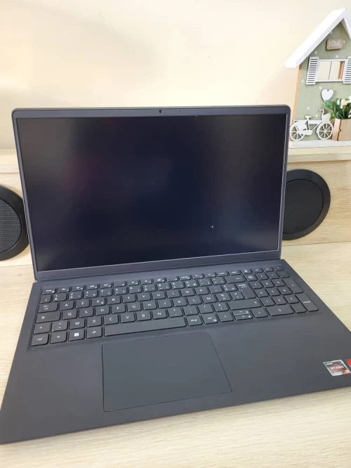 DELL VOSTRO 15.6'' FHD | RYZEN 5 5500U | 8GB RAM | 512GB SSD | AMD RADEON GRAPHICS 