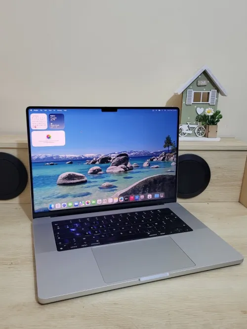 MacBook Pro M1 Max 2021 | 16'' CPU 10 GPU 24 | 32GB RAM | 1TB SSD | CYCLES 79