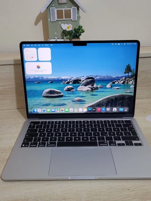 MacBook Air M4 2024 Argent | PUCE M4 8 CORE | GPU 8 CORE | 16GB RAM | 256GB SSD | CYCLES 57 | CAPACITÉ  BATTERIE 100%