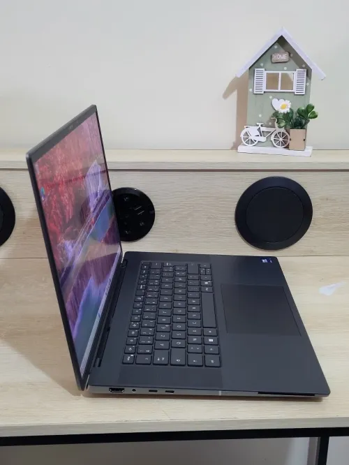 DELL PRECISION 5690 | CORE Ultra 7-165H | RTX 1000 ADA 6GB | 512GB NVMe SSD | 32GB RAM