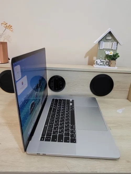 MacBook Pro 16" 2019 | CORE i7 | 16GB RAM | AMD RADEON PRO 5300M 4GB | 512GB SSD |GAMME Workstation