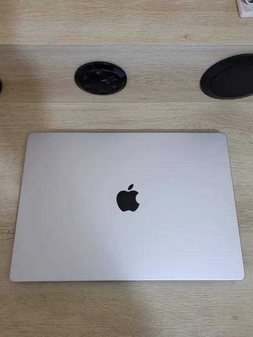 MacBook Pro M1 Max 2021 | 16'' CPU 10 GPU 24 | 32GB RAM | 1TB SSD | CYCLES 79