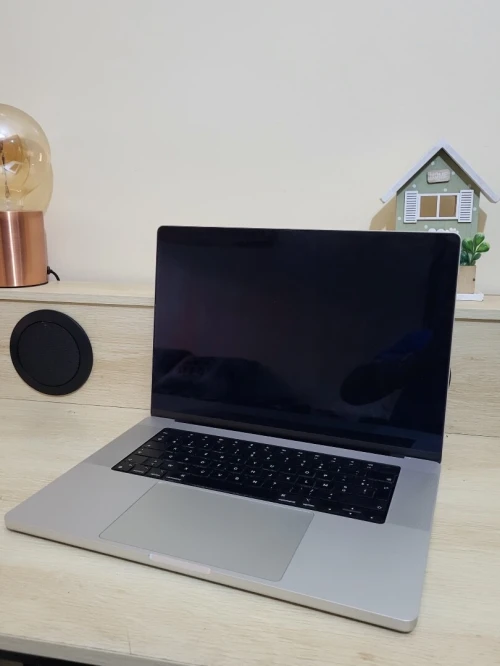 MacBook Pro M1 Max 2021 | 16'' CPU 10 GPU 24 | 32GB RAM | 1TB SSD | CYCLES 79
