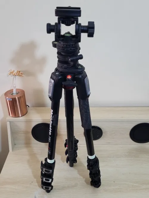 Manfrotto Trépied en fibre de carbone/magnésium 190CXPRO4 Trépied à 4 sections + Acratech Tête panoramique et inclinable avec QR, capacité de charge de 25 lb