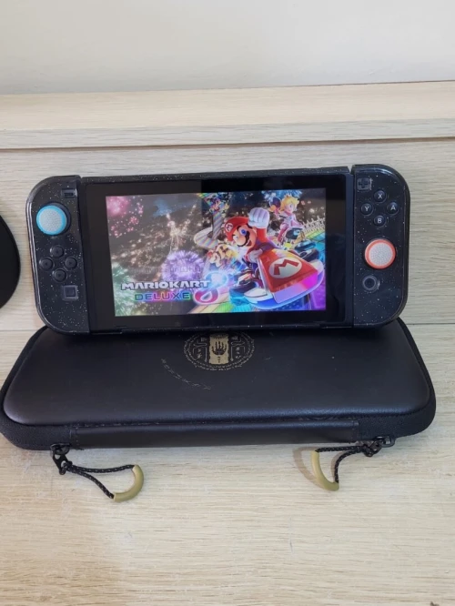 Nintendo Switch + 1 JEUX + PROTECTION TRANSPARENTE + POCHETTE