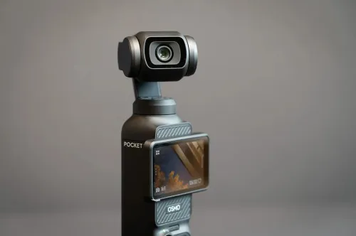 DJI Osmo Pocket 3 Créateur Combo Bundle, camera vlog CMOS 1'' et Vidéo 4K/120 ips, digital et petite, Stabilisation à 3 axes, Suivi Facial/Objet, MAP rapide, avec Micro pour un Son net