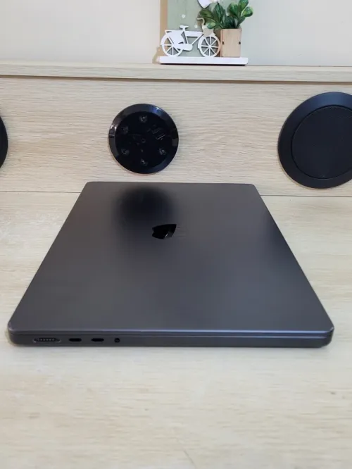 MacBook Pro M4 2024 Noir sidéral | PUCE M4 10 CORE | GPU 10 CORE | 16GB RAM | 512GB SSD | CYCLES 141 | CAPACITÉ BATTERIE 98%