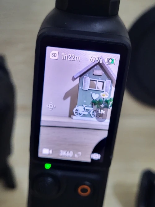 DJI Osmo Pocket 3 Créateur Combo Bundle, camera vlog CMOS 1'' et Vidéo 4K/120 ips, digital et petite, Stabilisation à 3 axes, Suivi Facial/Objet, MAP rapide, avec Micro pour un Son net